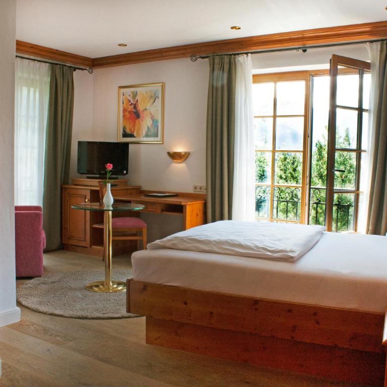 Hotel Bayerischer Hof - Doppelzimmer mit Queensize-Bett - 1,60 m breit (hauptsächlich Nebengebäude) - 3