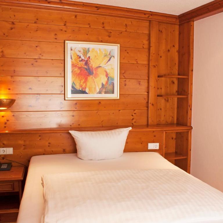 Hotel Bayerischer Hof - Doppelzimmer mit Queensize-Bett - 1,60 m breit (hauptsächlich Nebengebäude) - 8