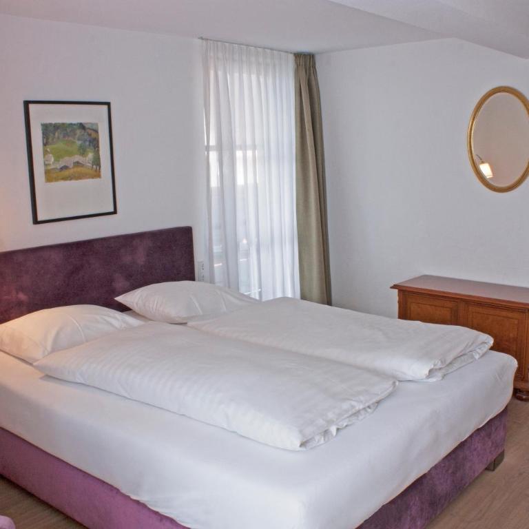 Hotel Bayerischer Hof - Doppelzimmer mit Queensize-Bett - 1,60 m breit (hauptsächlich Nebengebäude) - 5