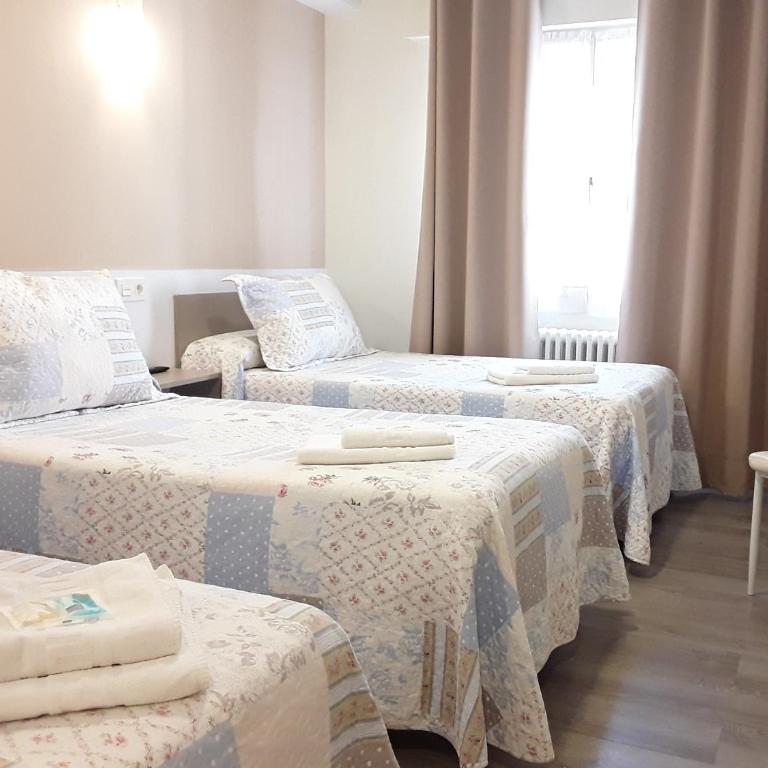 Pension Principado - Triple Room with Bathroom - 1
