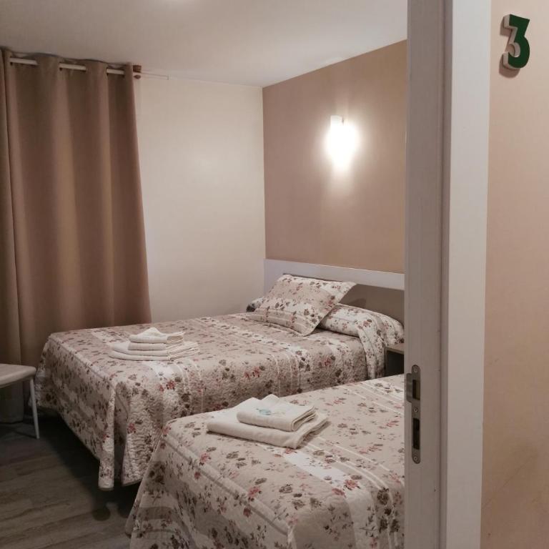 Pension Principado - Triple Room with Private External Bathroom - 2