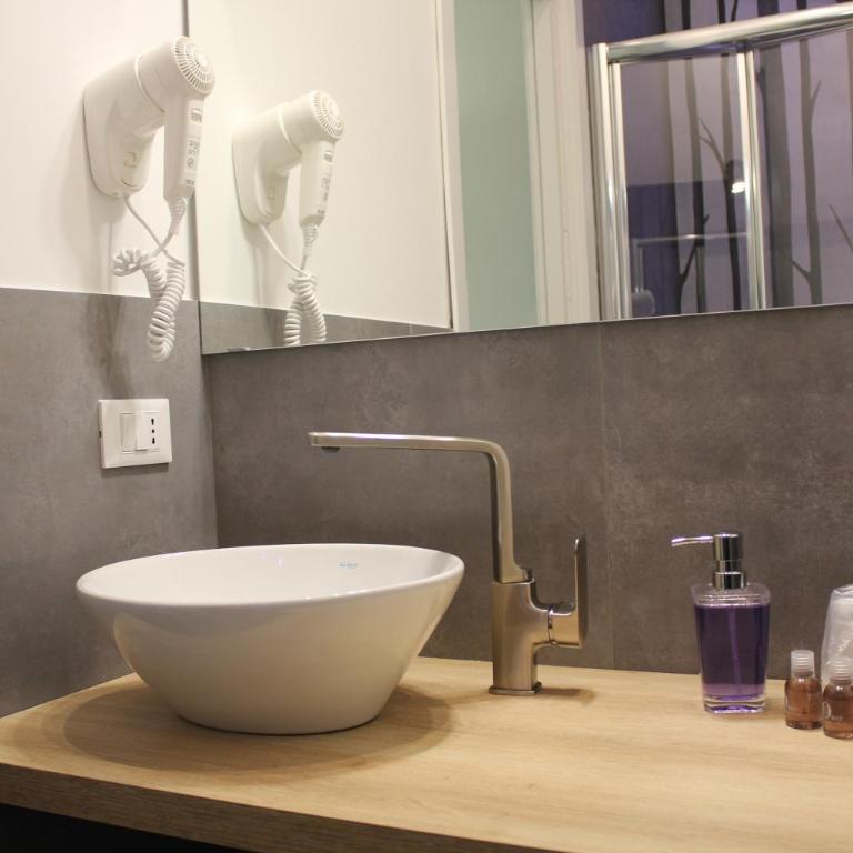 LA FINESTRA SUL PORTO - Deluxe Double Room with Balcony and Sea View - 9
