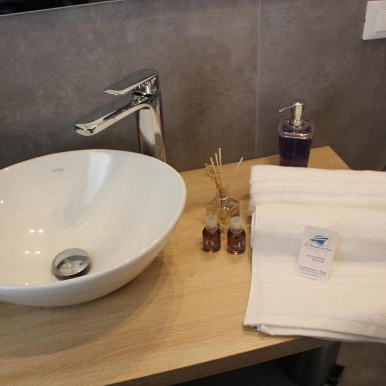LA FINESTRA SUL PORTO - Double or Twin Room - 5