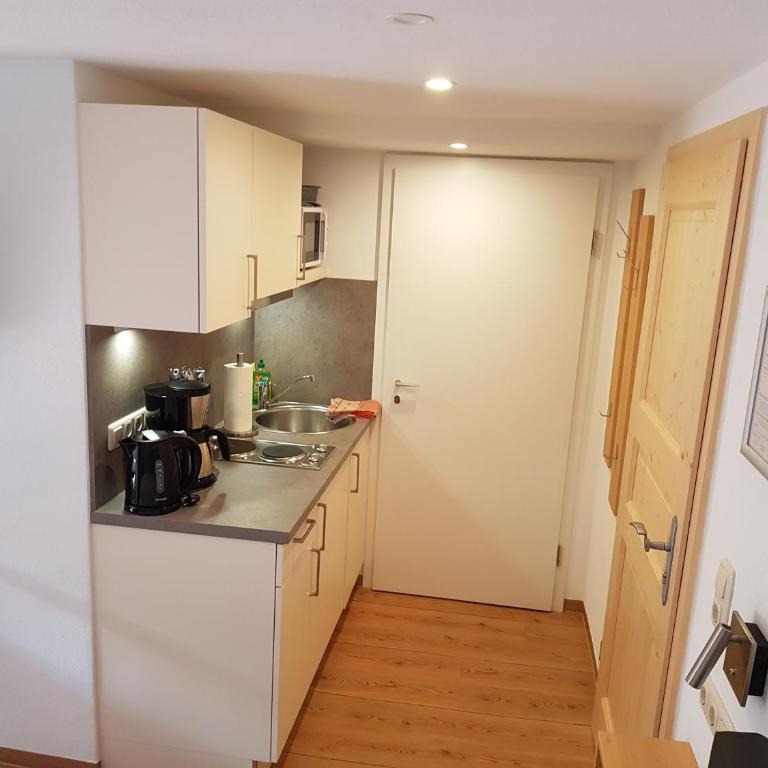 Ferienwohnungen am Buchbrunnen - Studio Apartment 8 - 5