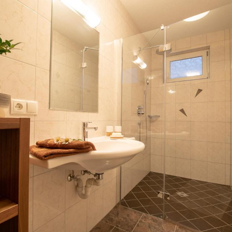 Landhaus Sonnblick - Apartment mit 2 Schlafzimmern und Terrasse - 6