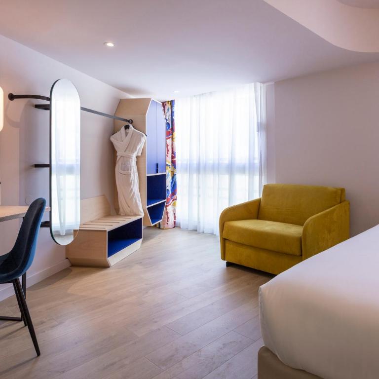 Urban Hotel & Spa Aix-les-Bains - BW Signature Collection - Chambre Triple Supérieure avec Accès Spa - 8