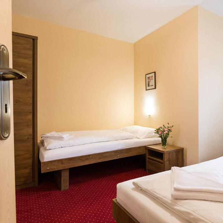 Hotel Post Fusch - Vierbettzimmer mit Balkon - 3