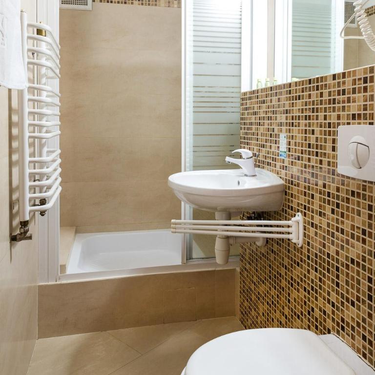 Hotel Post Fusch - Standard Doppelzimmer mit Balkon - 2