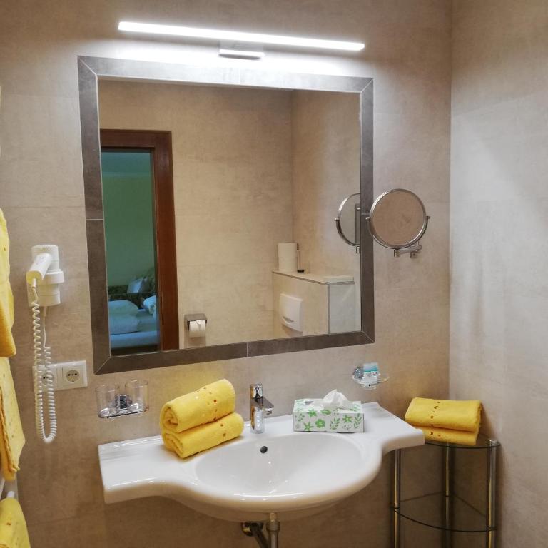 Hotel Garni Erler - Comfort Doppelzimmer mit Balkon - 10