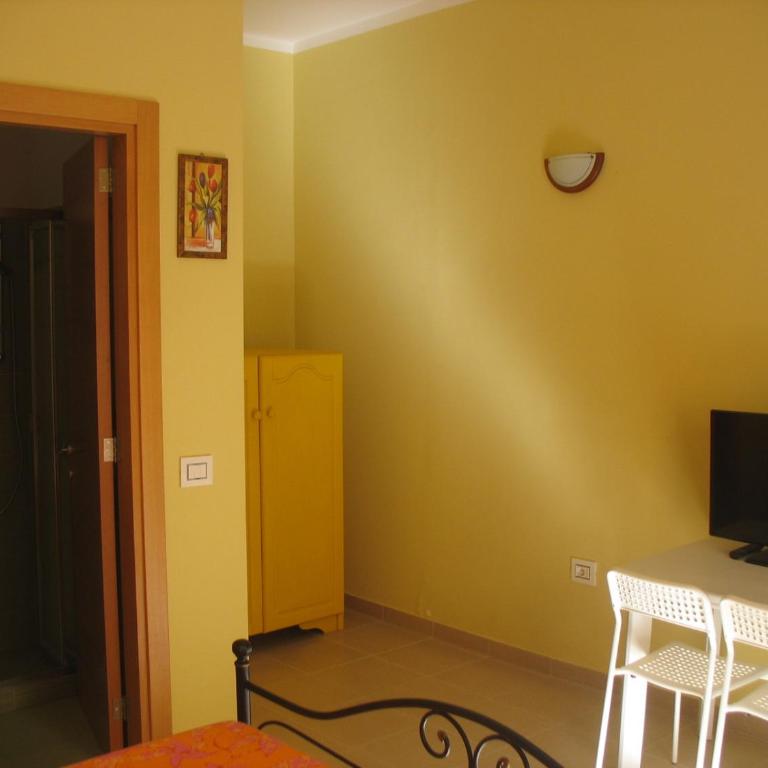 "Casa di Angelica" - un'oasi di pace a 300m dal mare - Camera Matrimoniale con Bagno Privato - 12