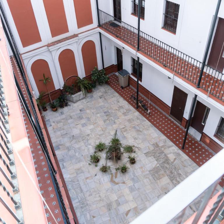 Muy Céntrico Apto. En típico Patio Sevillano - One-Bedroom Apartment - 13