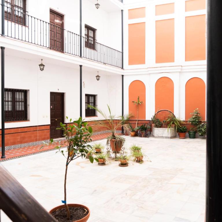 Muy Céntrico Apto. En típico Patio Sevillano - One-Bedroom Apartment - 12