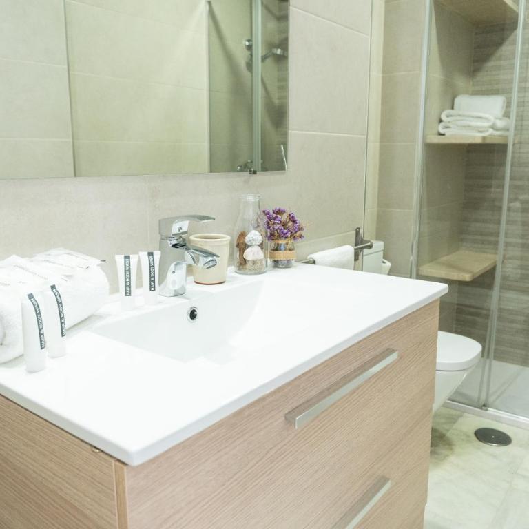 Muy Céntrico Apto. En típico Patio Sevillano - One-Bedroom Apartment - 9