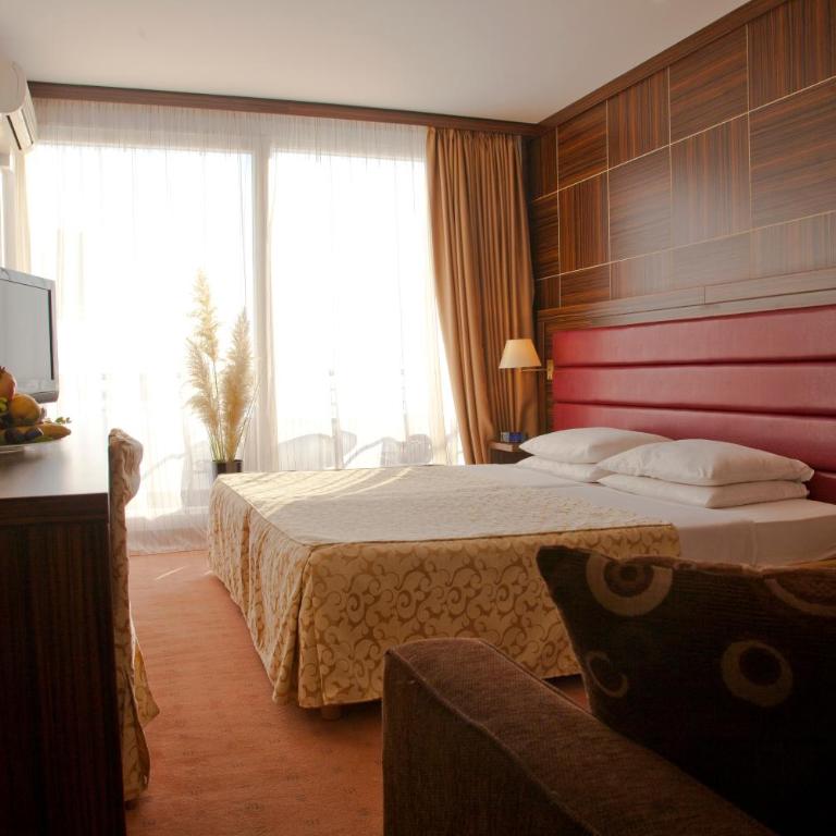 Hotel Palas - Double or Twin Room with Balcony - 1