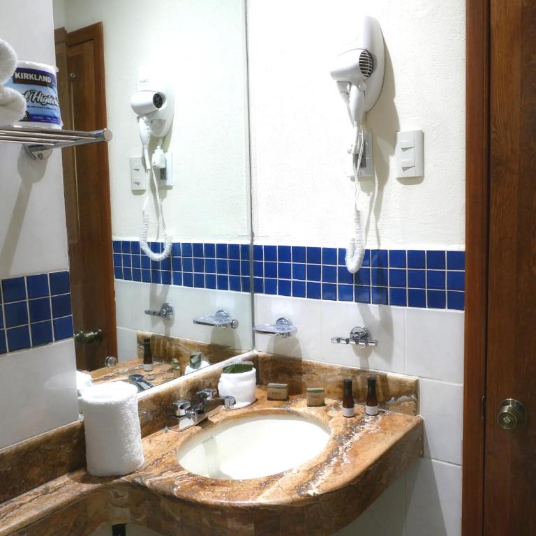 El Meson de los Poetas - Double Room with Two Double Beds - 17