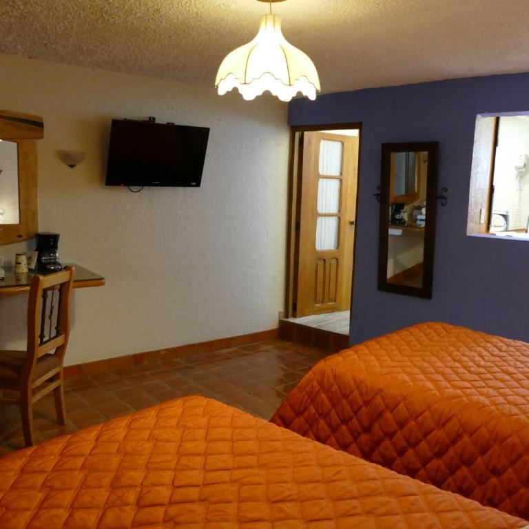 El Meson de los Poetas - Double Room with Two Double Beds - 11
