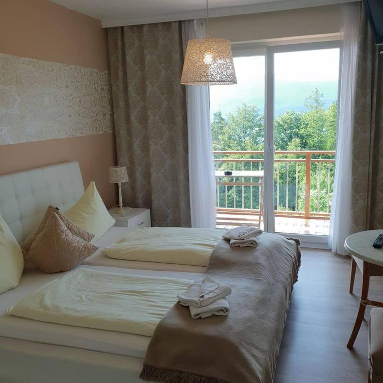 Pension Krakolinig - Doppelzimmer mit Balkon und Seeblick - 1