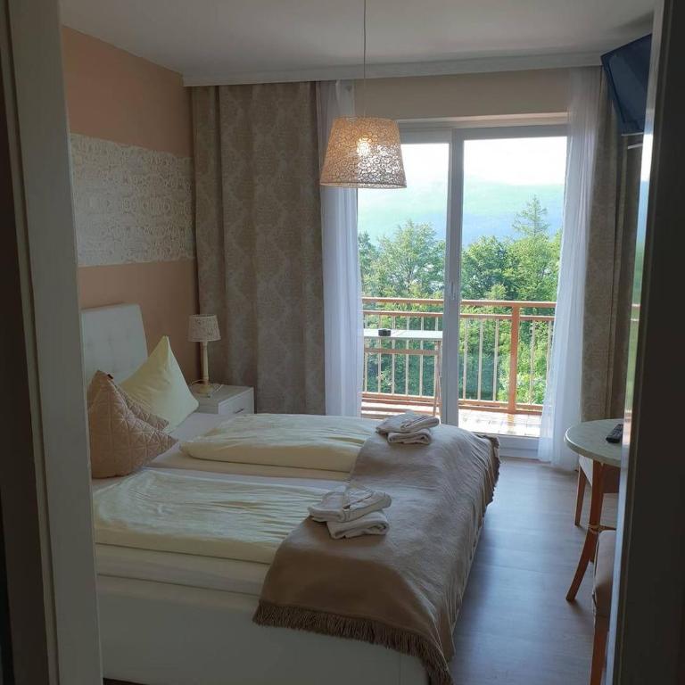 Pension Krakolinig - Doppelzimmer mit Balkon und Seeblick - 2