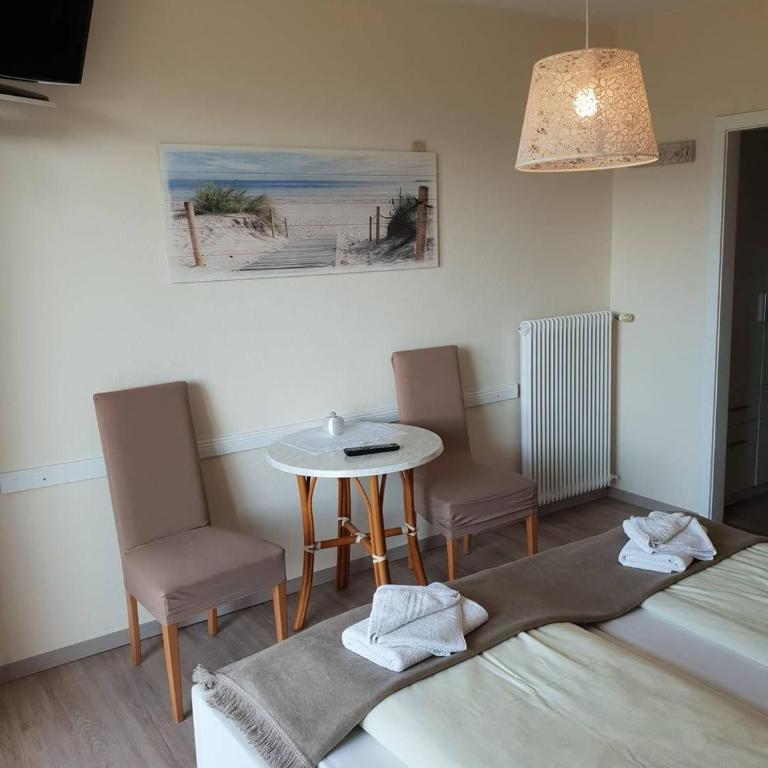 Pension Krakolinig - Doppelzimmer mit Balkon und Seeblick - 3