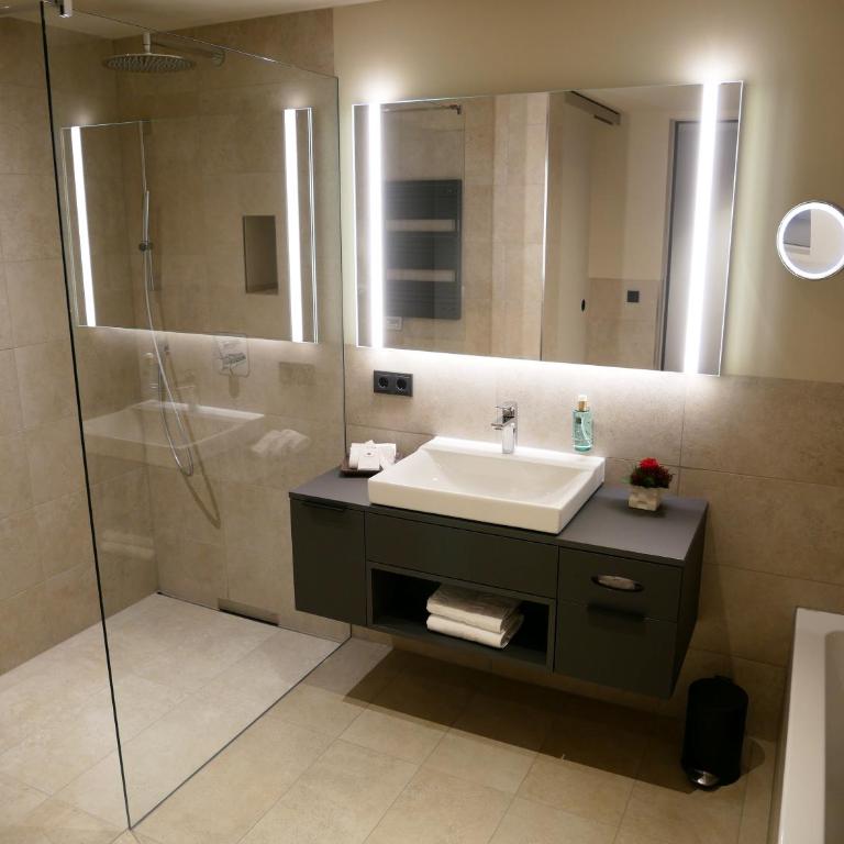 Best Western Premier Hotel Rebstock - Superior Zimmer mit Kingsize-Bett - 7