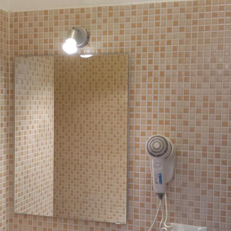 Hotel Mosaic - Twin Room with Shared Bathroom - 9