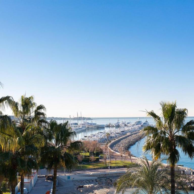 On La Croisette: new 2 bedrooms with sea view - Appartement - 18