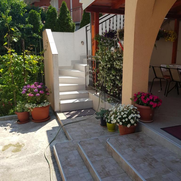 Sobe Nedović - Standardna Dvokrevetna Soba sa Zasebnim Krevetima i Zajedničkim Kupatilom - 2