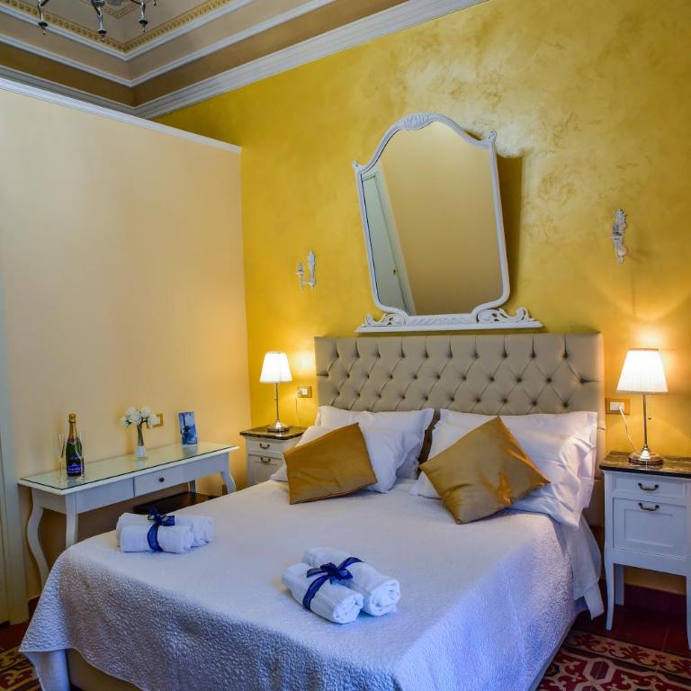 Palazzo degli Affreschi - Budget Double Room - 10