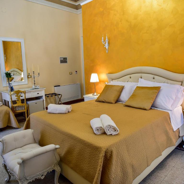 Palazzo degli Affreschi - Deluxe Triple Room - 9
