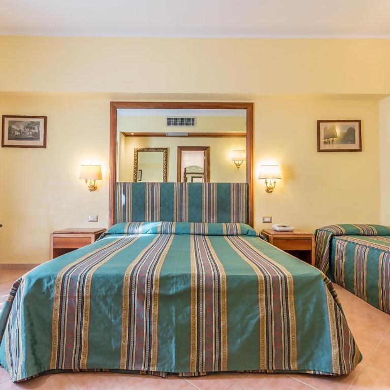Raeli Hotel Lux - Camera Tripla - 1