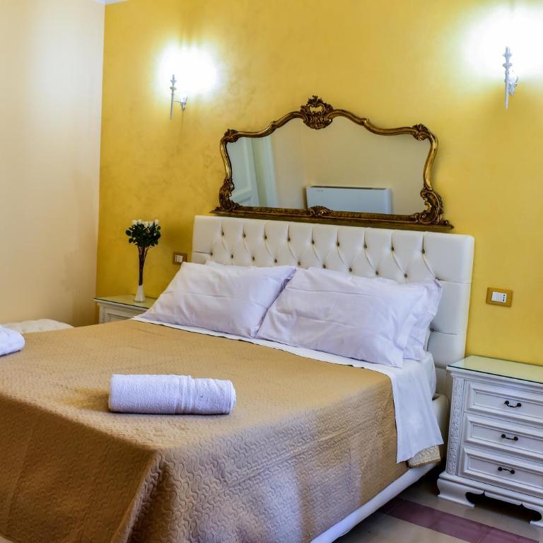 Palazzo degli Affreschi - Standard Double Room - 8