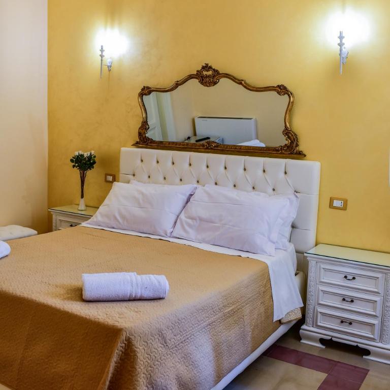 Palazzo degli Affreschi - Standard Double Room - 6