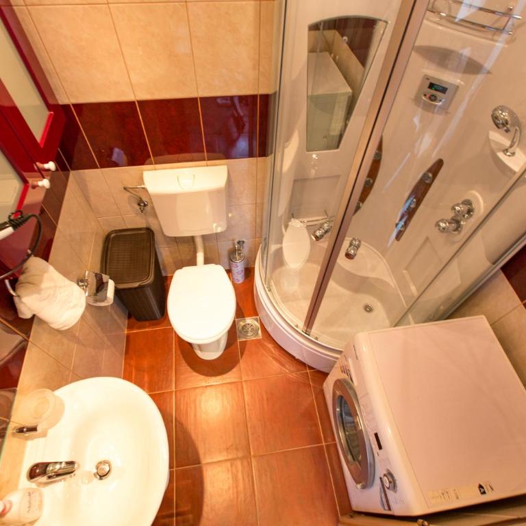 Apartment Green House - Three-Bedroom Apartment - 31