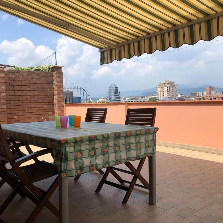 Attico mansardato affacciato sul cuore di Brescia - Two-Bedroom Apartment - 4