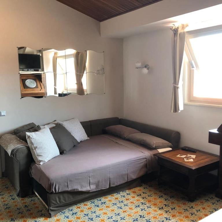 Attico mansardato affacciato sul cuore di Brescia - Two-Bedroom Apartment - 16