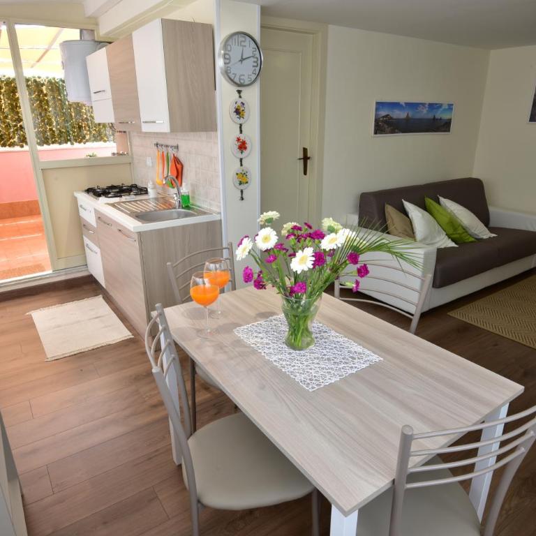 La Petite Maison - Apartment with Sea View - 35