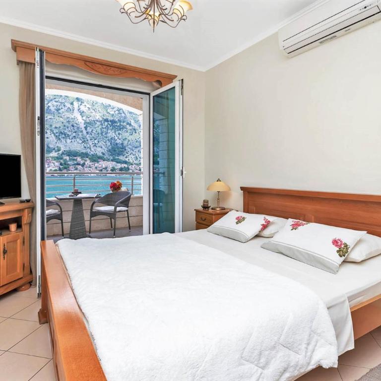 Apartments Jovanovic - Studio Apartment with Sea View - 8