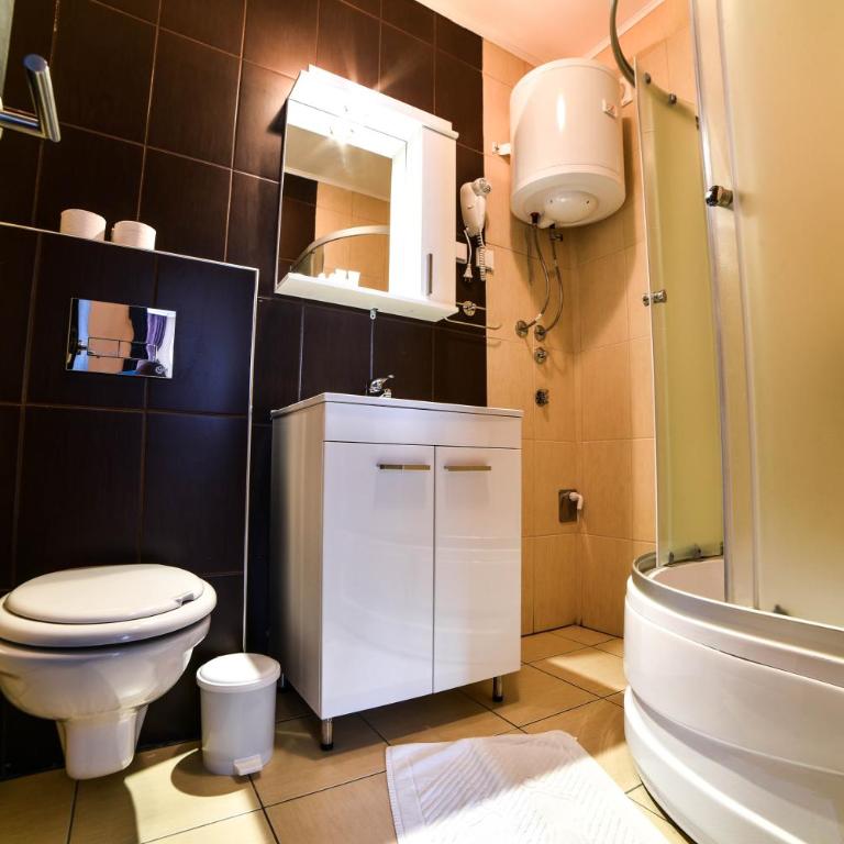 JollyKop Apartments - One-Bedroom Apartment - 11