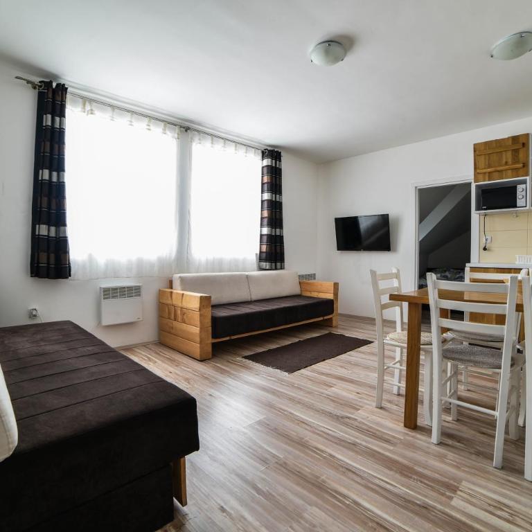 JollyKop Apartments - One-Bedroom Apartment - 1