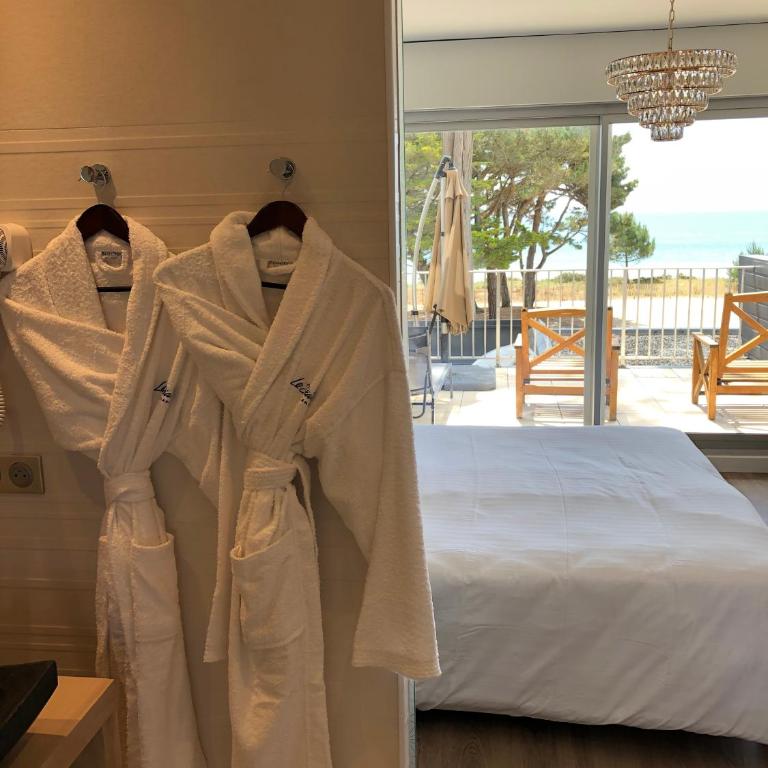 Le Diana Hôtel & Spa - Chambre Double Prestige avec Terrasse - Vue Panoramique sur Mer - 10