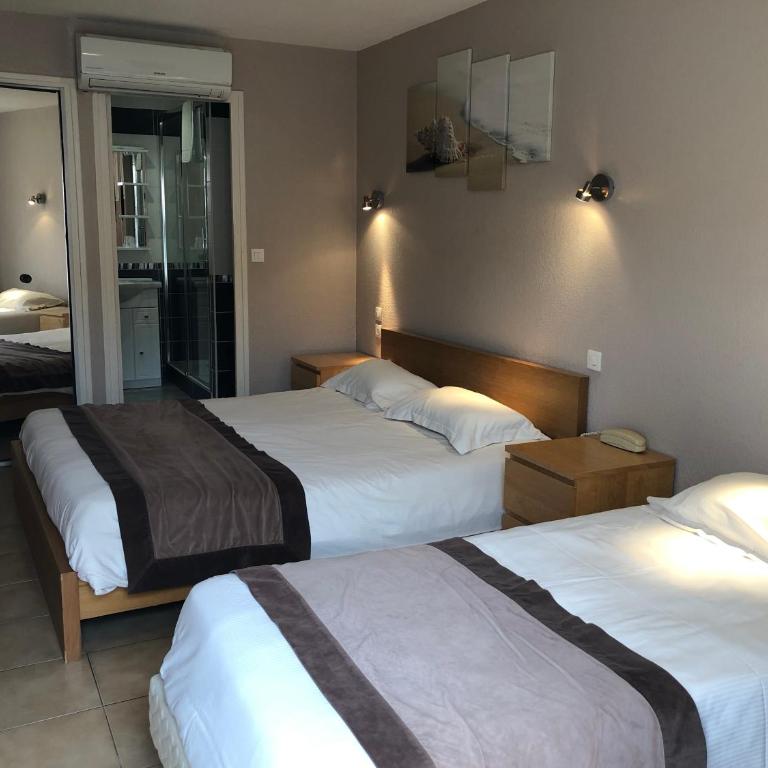 Logis Hotel Restaurant le Mirador - Chambre Triple avec Terrasse Commune - 1