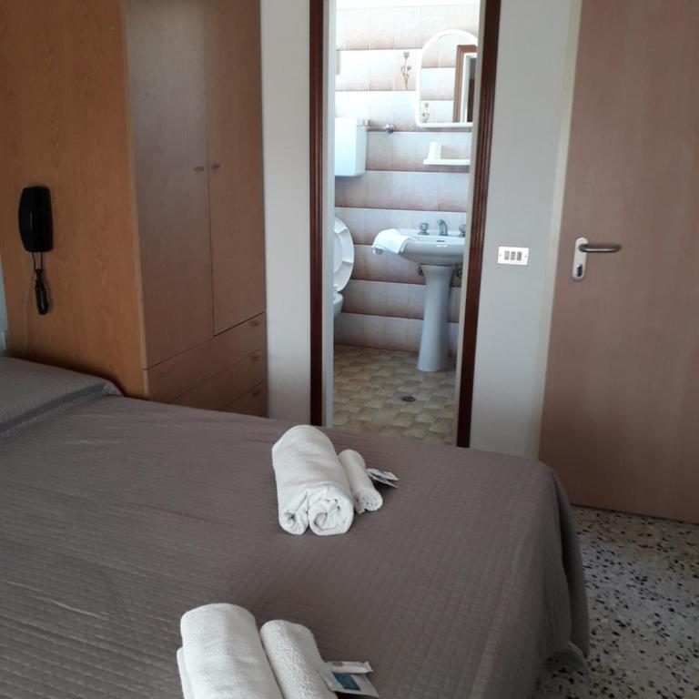 Hotel Sirena - Camera Matrimoniale/Doppia con Letti Singoli - 2