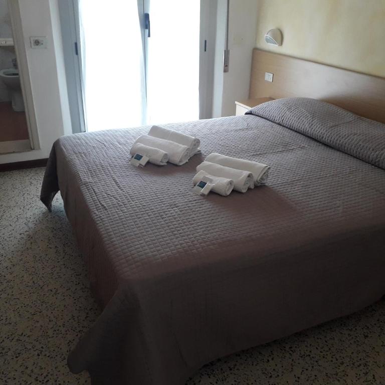 Hotel Sirena - Camera Matrimoniale/Doppia con Letti Singoli - 5