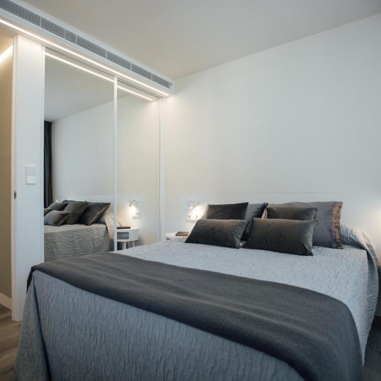 BN SUITES Rambla - Two-Bedroom Apartment - 10