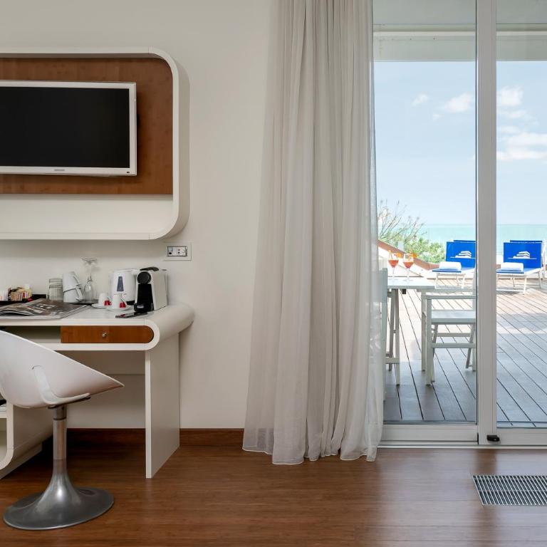 T-Suite Hotel - Suite with Sea View - 8