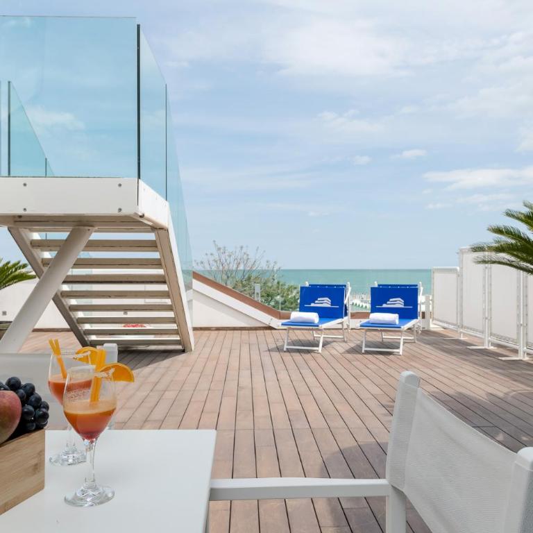 T-Suite Hotel - Suite with Sea View - 2