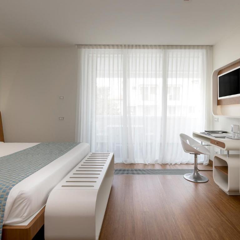 T-Suite Hotel - Superior Double Room with Partial Sea View - 2