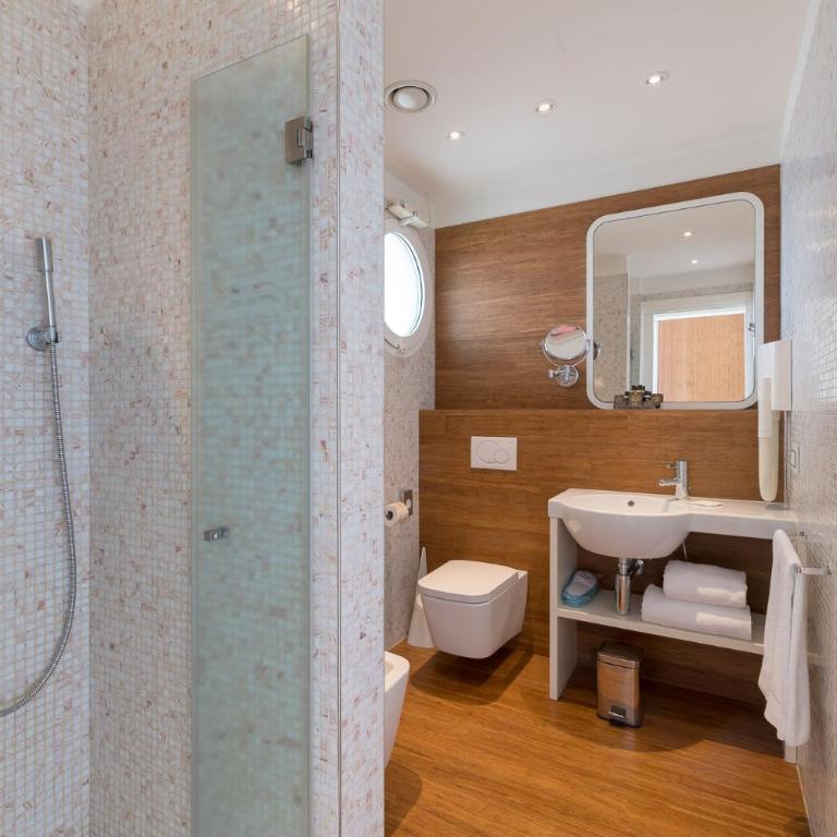 T-Suite Hotel - Double Room with Partial Sea View - 2