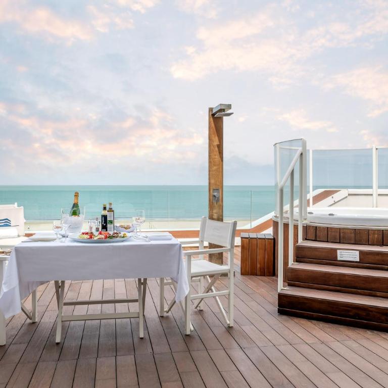 T-Suite Hotel - Suite With Sea View And Outdoor Jacuzzi - 1