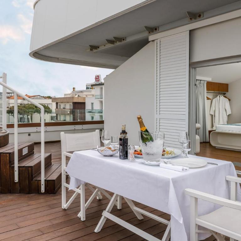 T-Suite Hotel - Suite With Sea View And Outdoor Jacuzzi - 4